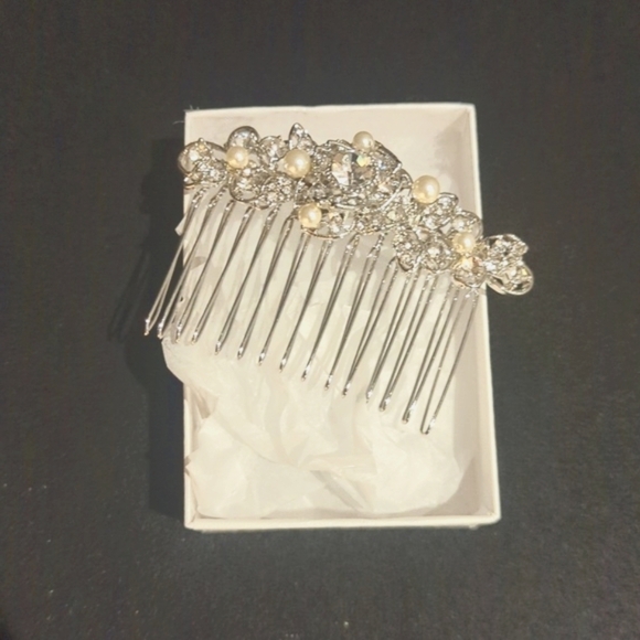 Rhinestone & Pearl Bridal Hair Accessory + Earings - BNIB - Picture 5 of 7